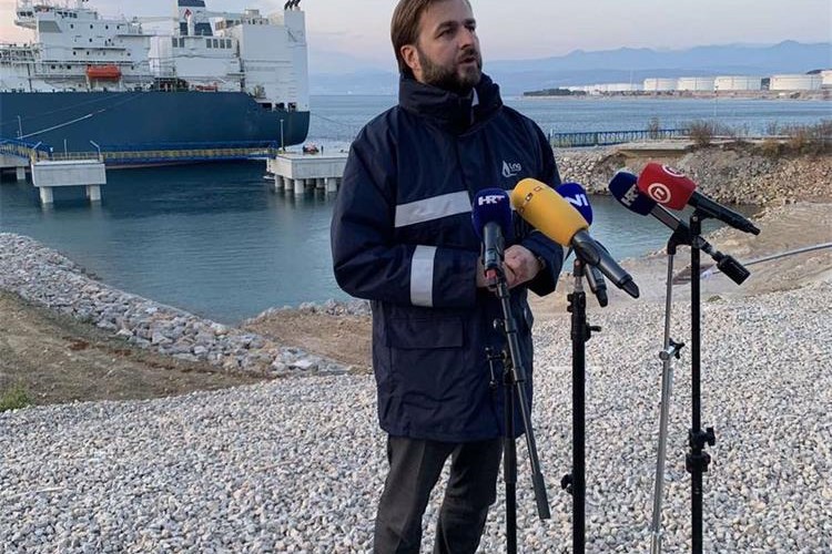 Slika /slike/Ministar Ćorić dolazak broda LNG Croatia naslovna.jpg